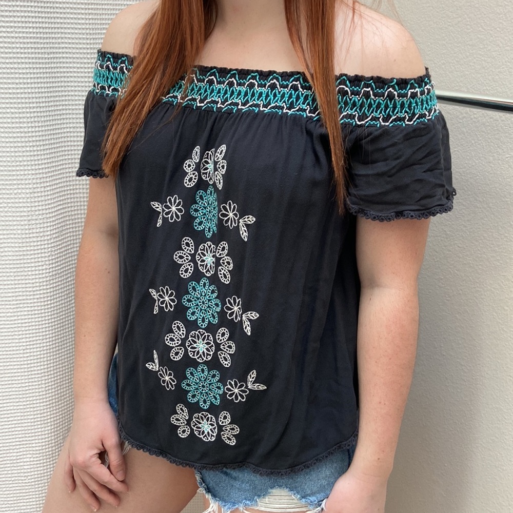 Women’s Xhilaration off the shoulder floral embroidered blouse. Size small. - Picture 3 of 12